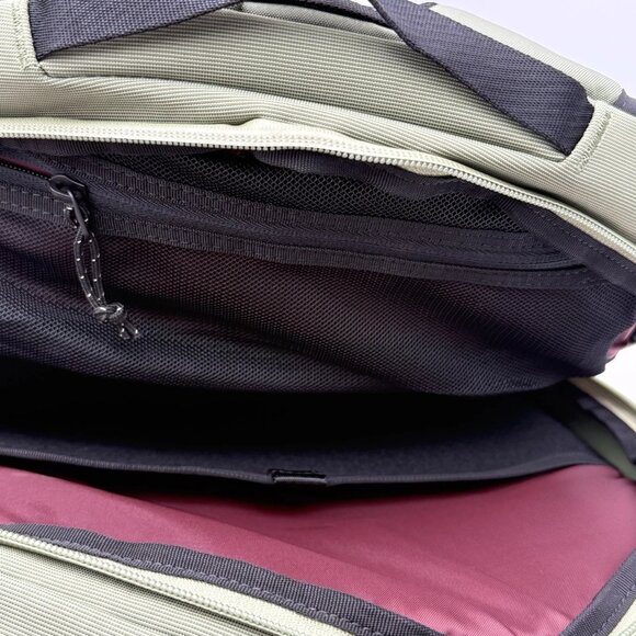 NEW Thule Paramount Commuter Backpack 27L Olivine w Reflective Rain Cover - Picture 7 of 14